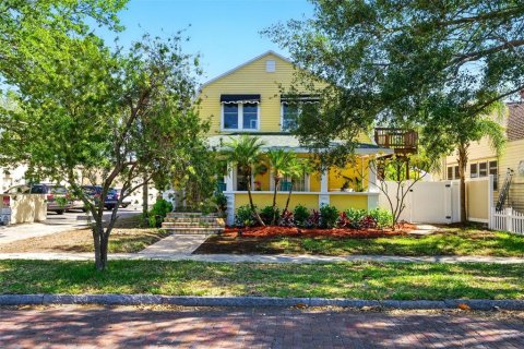 Commercial property in Saint Petersburg, Florida 390.38 sq.m. № 1670032 - photo 1