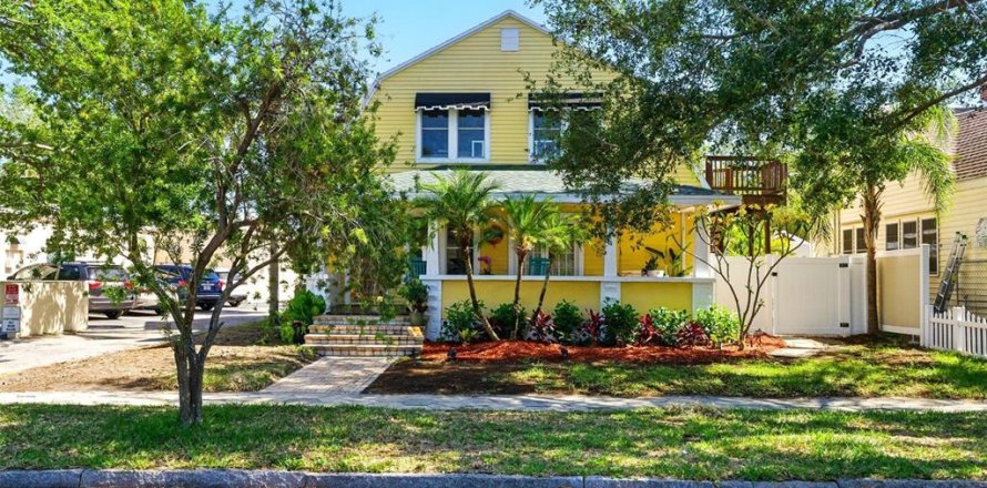 Commercial property in Saint Petersburg, Florida 390.38 sq.m. № 1670032
