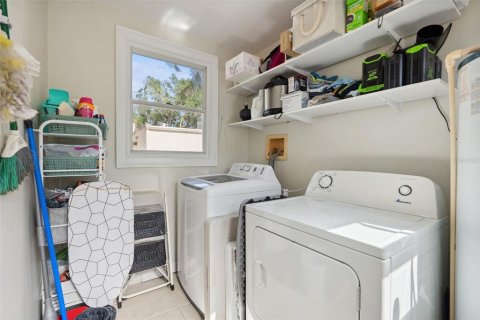 Commercial property in Saint Petersburg, Florida 390.38 sq.m. № 1670032 - photo 22