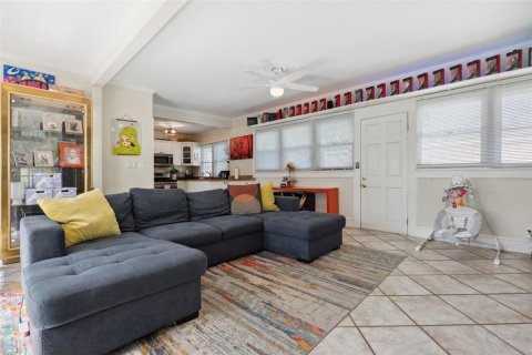 Commercial property in Saint Petersburg, Florida 390.38 sq.m. № 1670032 - photo 20
