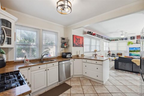Commercial property in Saint Petersburg, Florida 390.38 sq.m. № 1670032 - photo 15