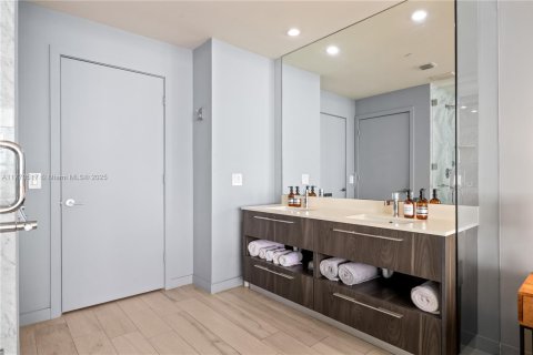 Copropriété à vendre à Miami, Floride: 2 chambres, 98.2 m2 № 1712474 - photo 13