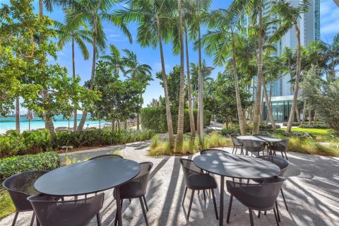 Copropriété à vendre à Miami, Floride: 2 chambres, 98.2 m2 № 1712474 - photo 28
