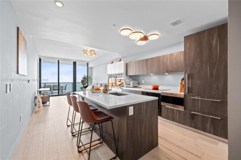 Copropriété à vendre à Miami, Floride: 2 chambres, 98.2 m2 № 1712474 - photo 4