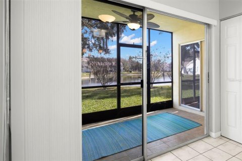 Condo in New Port Richey, Florida, 2 bedrooms  № 1886287 - photo 12