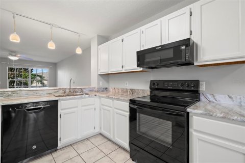 Condo in New Port Richey, Florida, 2 bedrooms  № 1886287 - photo 9