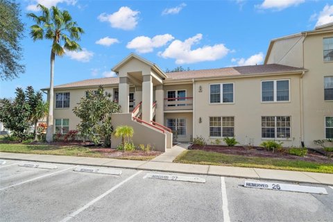 Condo in New Port Richey, Florida, 2 bedrooms  № 1886287 - photo 1