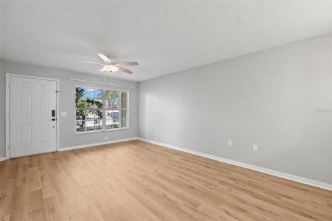 Condo in New Port Richey, Florida, 2 bedrooms  № 1886287 - photo 5