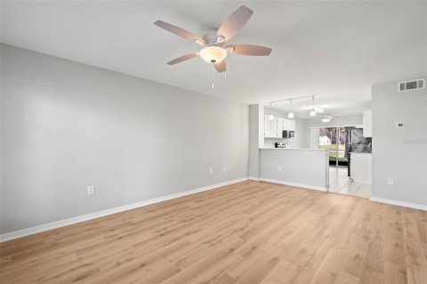 Condo in New Port Richey, Florida, 2 bedrooms  № 1886287 - photo 3