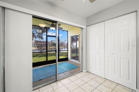 Condo in New Port Richey, Florida, 2 bedrooms  № 1886287 - photo 11