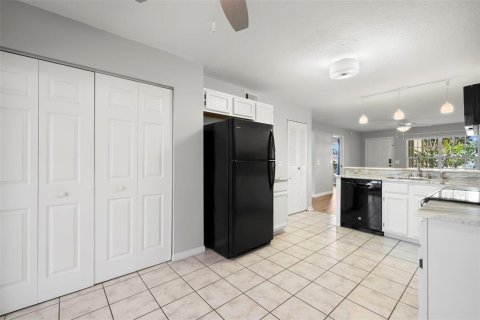 Condo in New Port Richey, Florida, 2 bedrooms  № 1886287 - photo 10