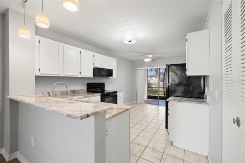 Condo in New Port Richey, Florida, 2 bedrooms  № 1886287 - photo 7