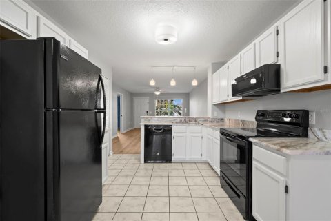 Condo in New Port Richey, Florida, 2 bedrooms  № 1886287 - photo 8