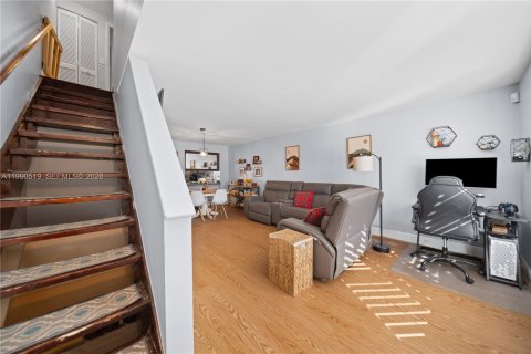 Touwnhouse à vendre à Miami, Floride: 2 chambres, 107.02 m2 № 2057907 - photo 13