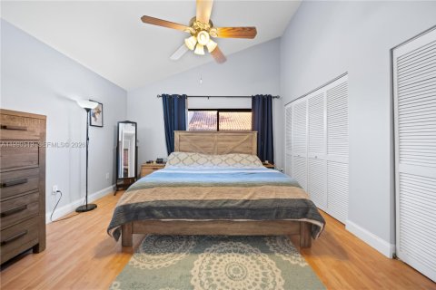 Touwnhouse à vendre à Miami, Floride: 2 chambres, 107.02 m2 № 2057907 - photo 14