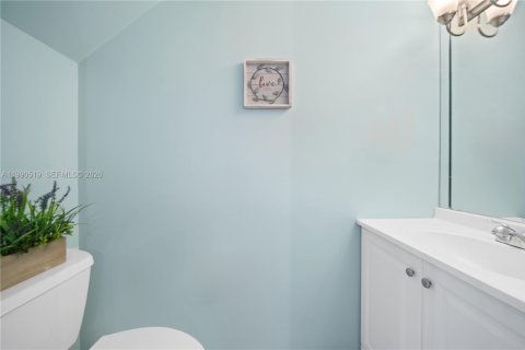 Touwnhouse à vendre à Miami, Floride: 2 chambres, 107.02 m2 № 2057907 - photo 12