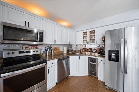 Touwnhouse à vendre à Miami, Floride: 2 chambres, 107.02 m2 № 2057907 - photo 7