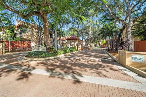 Touwnhouse à vendre à Miami, Floride: 2 chambres, 107.02 m2 № 2057907 - photo 28