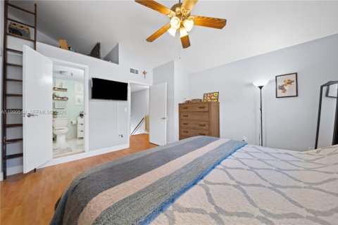 Touwnhouse à vendre à Miami, Floride: 2 chambres, 107.02 m2 № 2057907 - photo 15