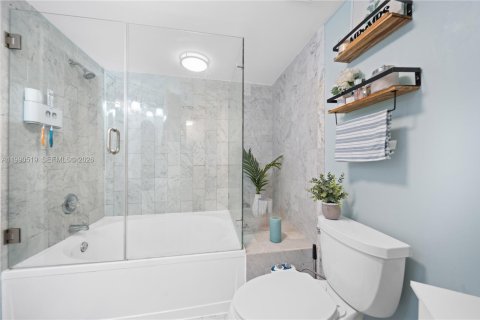 Touwnhouse à vendre à Miami, Floride: 2 chambres, 107.02 m2 № 2057907 - photo 18