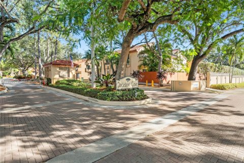 Touwnhouse à vendre à Miami, Floride: 2 chambres, 107.02 m2 № 2057907 - photo 26