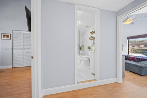 Touwnhouse à vendre à Miami, Floride: 2 chambres, 107.02 m2 № 2057907 - photo 19