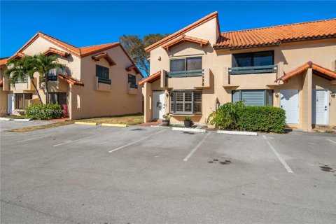 Touwnhouse à vendre à Miami, Floride: 2 chambres, 107.02 m2 № 2057907 - photo 21