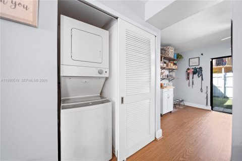 Touwnhouse à vendre à Miami, Floride: 2 chambres, 107.02 m2 № 2057907 - photo 11