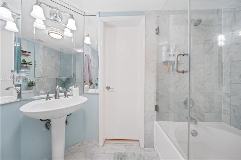 Touwnhouse à vendre à Miami, Floride: 2 chambres, 107.02 m2 № 2057907 - photo 17