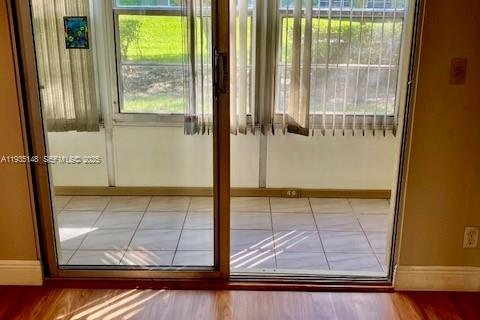 Condominio en venta en Pembroke Pines, Florida, 1 dormitorio, 75.34 m2 № 1993526 - foto 18