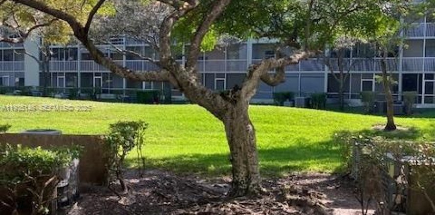 Condominio en Pembroke Pines, Florida, 1 dormitorio  № 1993526