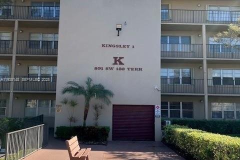 Condominio en venta en Pembroke Pines, Florida, 1 dormitorio, 75.34 m2 № 1993526 - foto 3