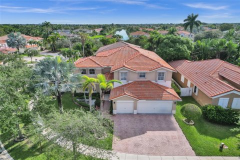 House in Pembroke Pines, Florida 5 bedrooms, 331.2 sq.m. № 1898237 - photo 1