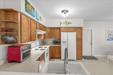 House in Homestead, Florida 3 bedrooms, 130.99 sq.m. № 1930120 - photo 5