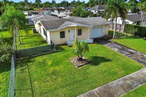 House in Homestead, Florida 3 bedrooms, 130.99 sq.m. № 1930120 - photo 18