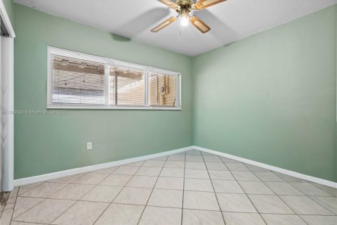 House in Homestead, Florida 3 bedrooms, 130.99 sq.m. № 1930120 - photo 16