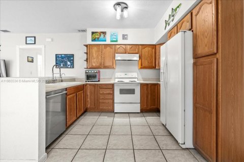 House in Homestead, Florida 3 bedrooms, 130.99 sq.m. № 1930120 - photo 4