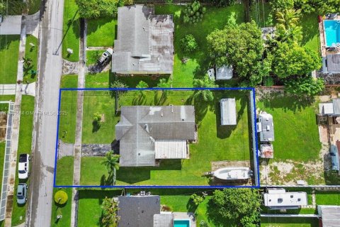 House in Homestead, Florida 3 bedrooms, 130.99 sq.m. № 1930120 - photo 28