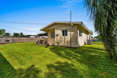 House in Homestead, Florida 3 bedrooms, 130.99 sq.m. № 1930120 - photo 23
