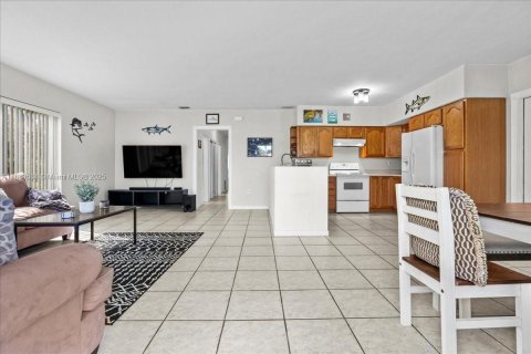 House in Homestead, Florida 3 bedrooms, 130.99 sq.m. № 1930120 - photo 8