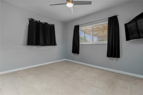 House in Homestead, Florida 3 bedrooms, 130.99 sq.m. № 1930120 - photo 17