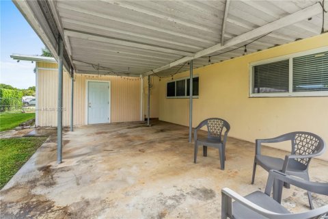 House in Homestead, Florida 3 bedrooms, 130.99 sq.m. № 1930120 - photo 20