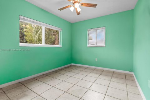 House in Homestead, Florida 3 bedrooms, 130.99 sq.m. № 1930120 - photo 15