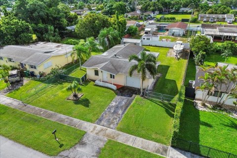 House in Homestead, Florida 3 bedrooms, 130.99 sq.m. № 1930120 - photo 26