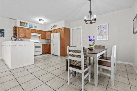 House in Homestead, Florida 3 bedrooms, 130.99 sq.m. № 1930120 - photo 6