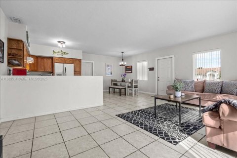 House in Homestead, Florida 3 bedrooms, 130.99 sq.m. № 1930120 - photo 7