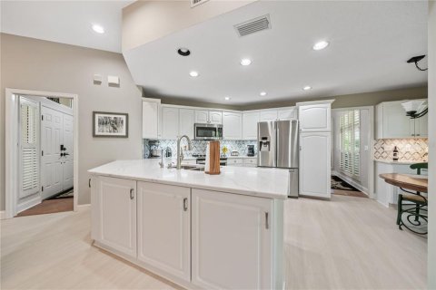 Townhouse in Saint Petersburg, Florida 3 bedrooms, 193.7 sq.m. № 1742875 - photo 15