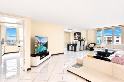 Condo in Sunny Isles Beach, Florida, 2 bedrooms № 2065767 - photo 14