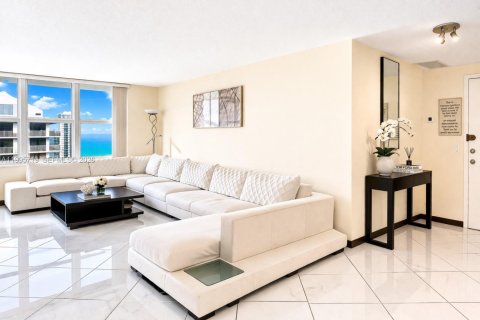 Condo in Sunny Isles Beach, Florida, 2 bedrooms № 2065767 - photo 13