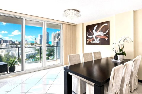 Condo in Sunny Isles Beach, Florida, 2 bedrooms № 2065767 - photo 18